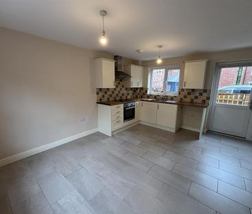 2 bedroom semi-detached house to rent - Photo 2