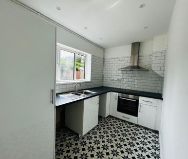 2 bedroom terraced house to rent - Photo 3