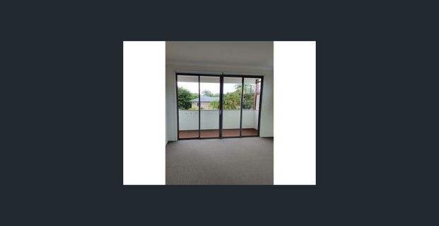 Luxurious Modern Townhouse in the Heart of Bulimba - 6 Month Lease Only - Photo 1