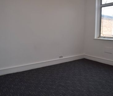 Three bedroom house close to ilford station - 2500 pcm - Photo 6