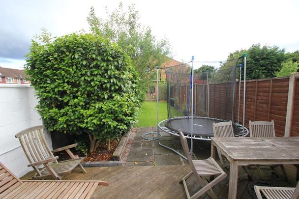 York Road, Byfleet, Surrey, KT14 - Photo 1