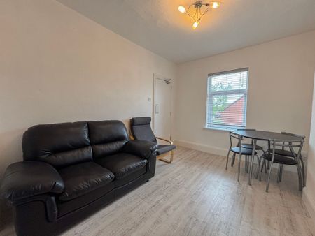 4 bed house share to rent in Warwick Road, Kenilworth, CV8 - Photo 2