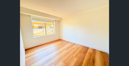 Huge Home with Swimming Pool! - Photo 4