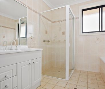 Large Townhouse moments from Bowral - Photo 4