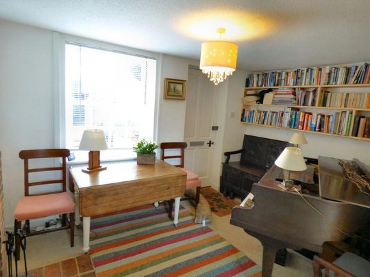 2 bedroom character property to rent - Photo 1