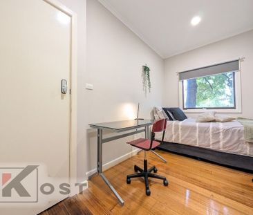 Blackburn South - Photo 3