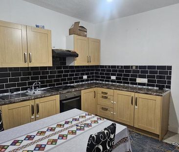 4 bedroom terraced house to rent - Photo 6