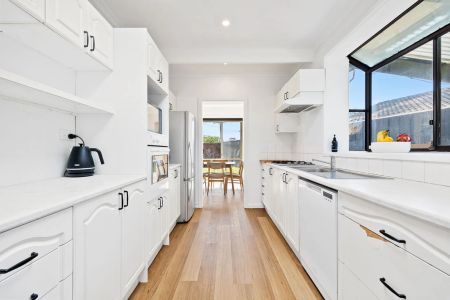 FAMILY HOME IN THE HEART OF CHELSEA! - Photo 3