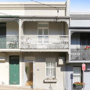 Charming terrace in coveted enclave - Photo 3