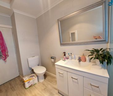 Two Bedroom Home with Stunning Water Views - Otumoetai - Photo 6