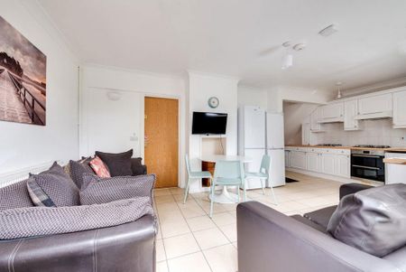 5 bedroom house to rent - Photo 2