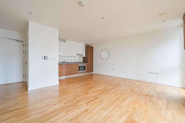 Merle Mansions, Stratford, E20 - Photo 1