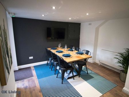 OX Living is proud to present this high-quality 7-bedroom co-living property, perfect for working professionals looking for stylish, stress-free living. Room 1 - Photo 2