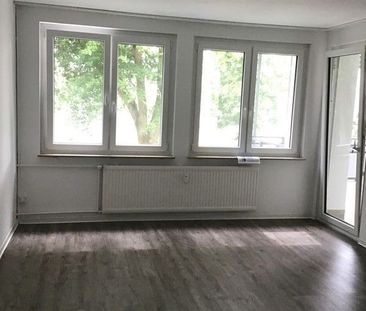Lichtdurchflutete 3-Zimmer Wohnung mit Balkon! - Photo 1