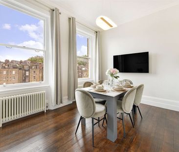 Beautifully refurbished three bedroom flat to rent on popular garden square. - Photo 1