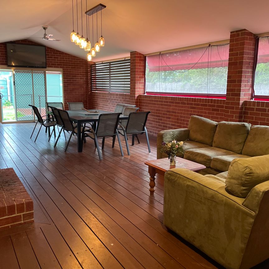 Spacious Family Home In A Quiet Neighborhood - Photo 1