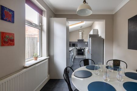 6 Bed End Terrace, Kimbolton Avenue, NG7 - Photo 4