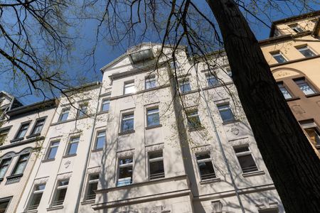 Großzügig geschnittene 4 Zimmer Maisonette Wohnung mit Balkon - Foto 2