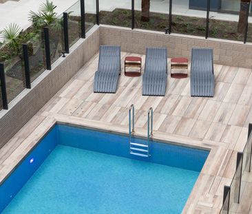 Stylish Studio Living Furnished for Comfort and Value - Photo 1