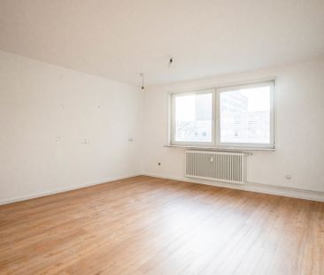 Renovierte 4 Zimmerwohnung mit Balkon, Fahrstuhl und TG-Platz in Bi... - Foto 4