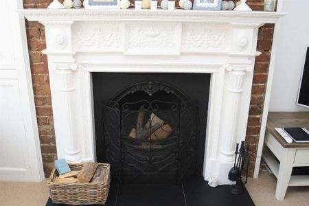 2 bedroom terraced house to rent - Photo 2