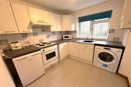 1 Bedroom Apartment To Let - Photo 5