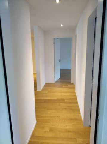 1 MONAT MIETZINSFREIE ZEIT - GROSSE 3.5-ZIMMERWOHNUNG MIT LOGGIA - Photo 3