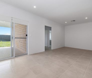 Stylish Family Home with Double Garage in a Prime Baldivis Location - Photo 2