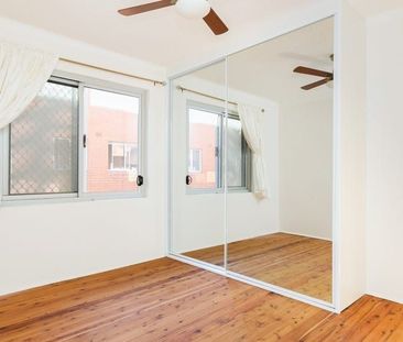 Spacious Updated Apartment in Convenient Location - Photo 4