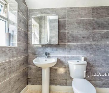 2 bedroom apartment to rent Martins Road, Bromley, BR2 - Photo 6