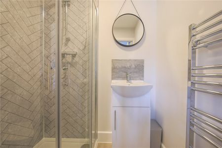 Rosemary Crescent, Guildford, Surrey, GU2 9XL - Photo 5