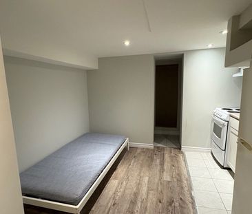 For Lease - 8 Poplar Plains Crescent Unit# B, Toronto, Ontario - Photo 2