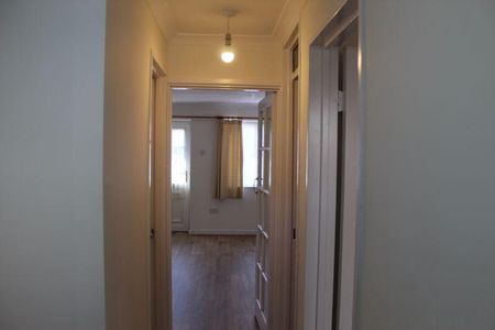 2 bedroom property to rent - Photo 3
