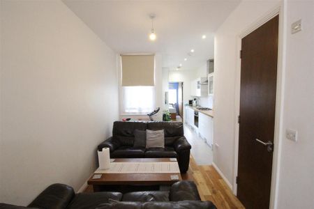 4 bedroom terraced house to rent - Photo 3