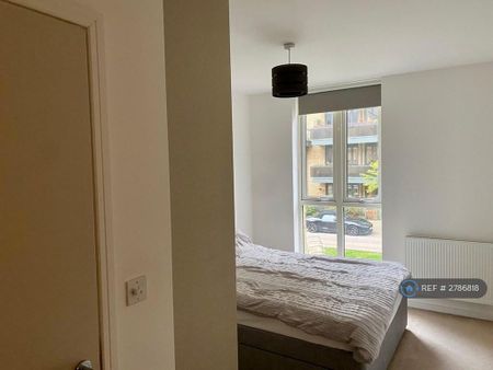 1 bedroom in a flat share to rent - Photo 4