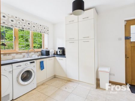 Woodside Road, Beaconsfield, Buckinghamshire,HP9 - Photo 4