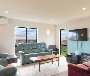 Charming Four Bedroom Home - Photo 5