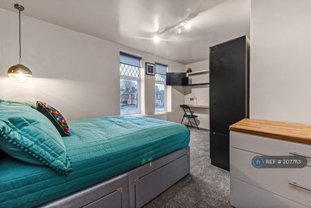 1 bedroom in a house share to rent - Photo 2