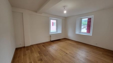 Charmanter 2,5-Zimmer-Wohnung im Val-de-Travers renoviert - Photo 2