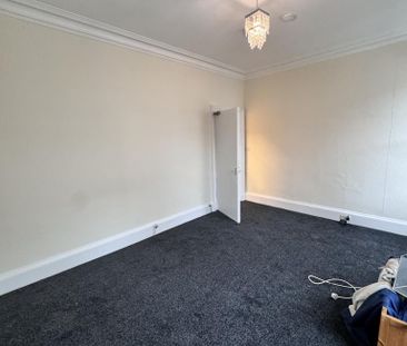 3 bedroom flat to rent - Photo 5