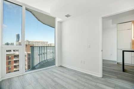 For Lease - 1 FAIRVIEW Road Unit# 1107, Mississauga, Ontario - Photo 2