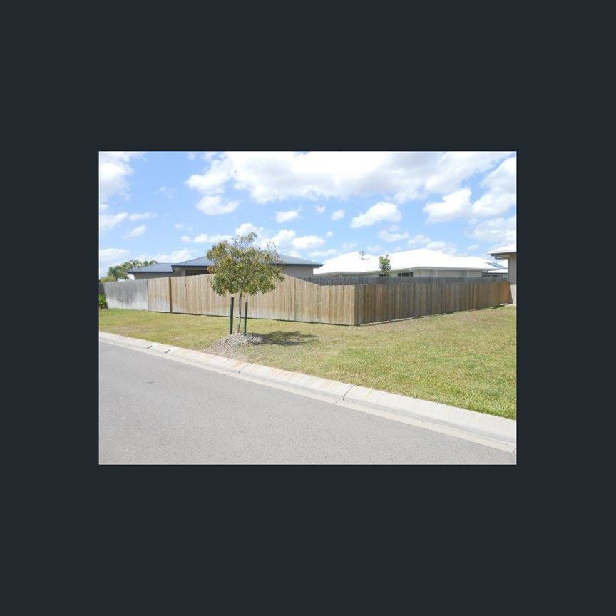 Stylish Family Home + Large 6x6 Powered Shed - Photo 1