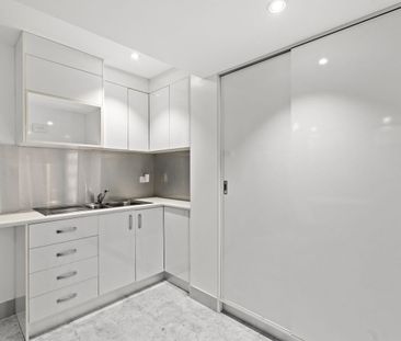 Furnished Studio With Water, Electricity And Internet Included - Photo 1