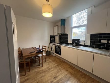 4 bedroom flat to rent - Photo 2