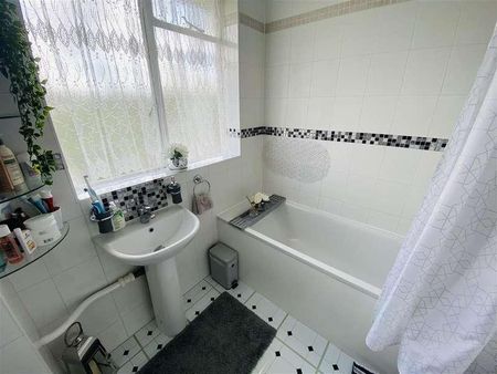 Ashford, Court, Cranmer Road, Edgware, HA8 - Photo 5