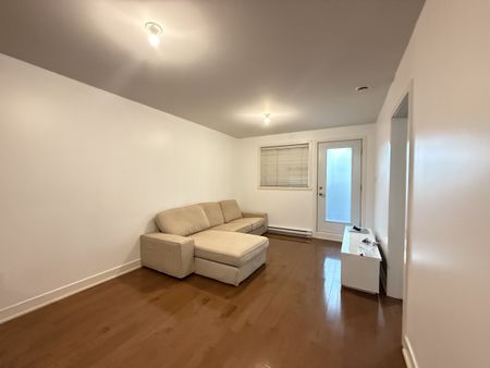 Condo moderne de 2 chambres, entièrement meublé, alliant confort et fonctionnalité. - Photo 5