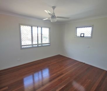 LAWNTON COTTAGE - WALK TO TRAIN - Photo 2