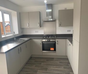 2 bedroom link detached house to rent - Photo 3