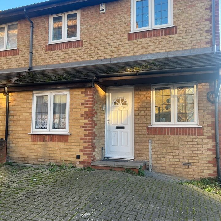 5 Bed End Terrace, Maryland St, E15 - Photo 1