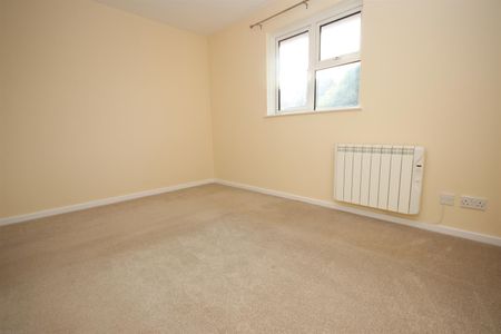 2 bed Terraced House for let - Photo 2